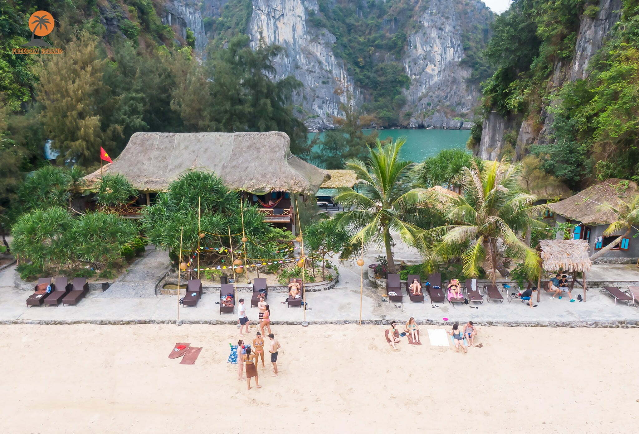 Bãi tắm đảo Tự Do lọt top 2 tại Vịnh Lan Hạ