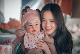 Vàng Thị Sinh thiếu nữ người H'Mông